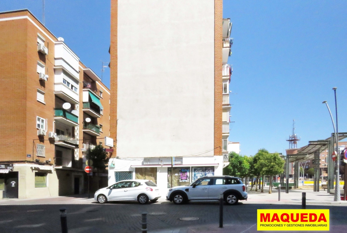 Fachada de edificio entre calle Espada y Plaza de la Hispanidad en Alcorcón