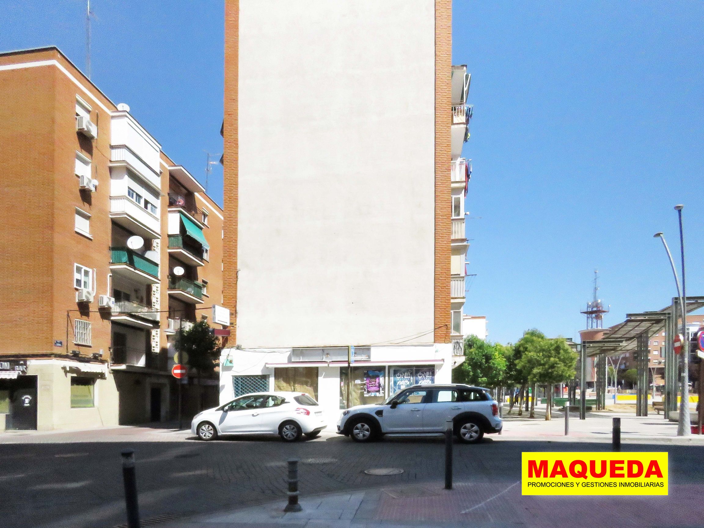 Fachada de edificio entre calle Espada y Plaza de la Hispanidad en Alcorcón