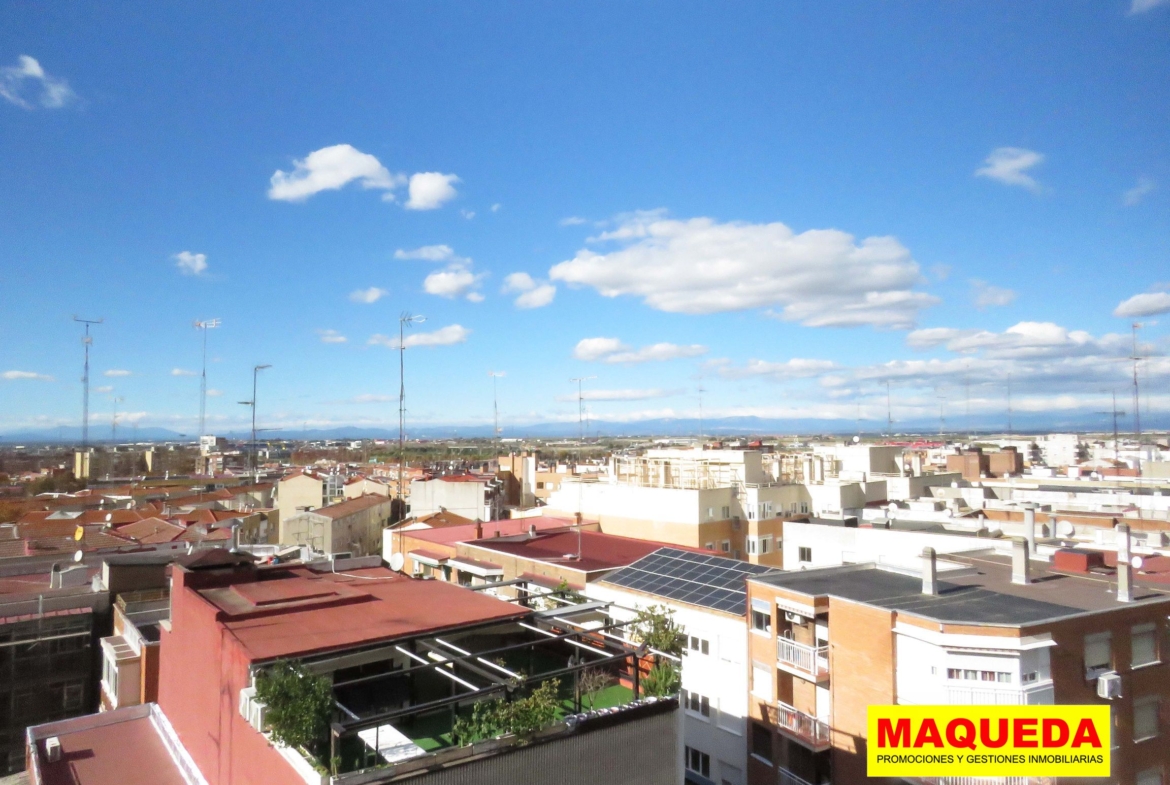 Vistas panorámicas desde la calle Mayor a la Sierra de Madrid