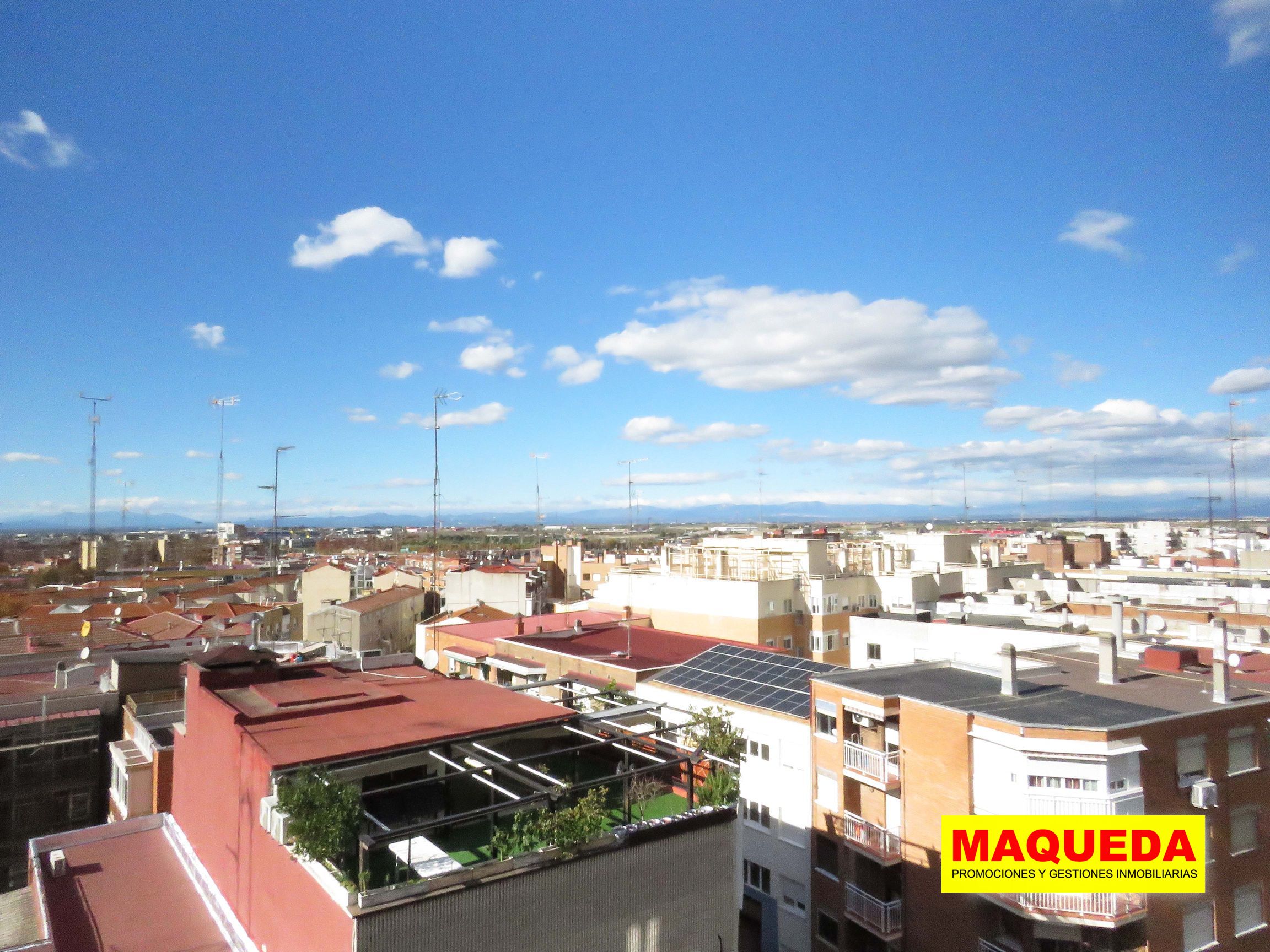 Vistas panorámicas desde la calle Mayor a la Sierra de Madrid