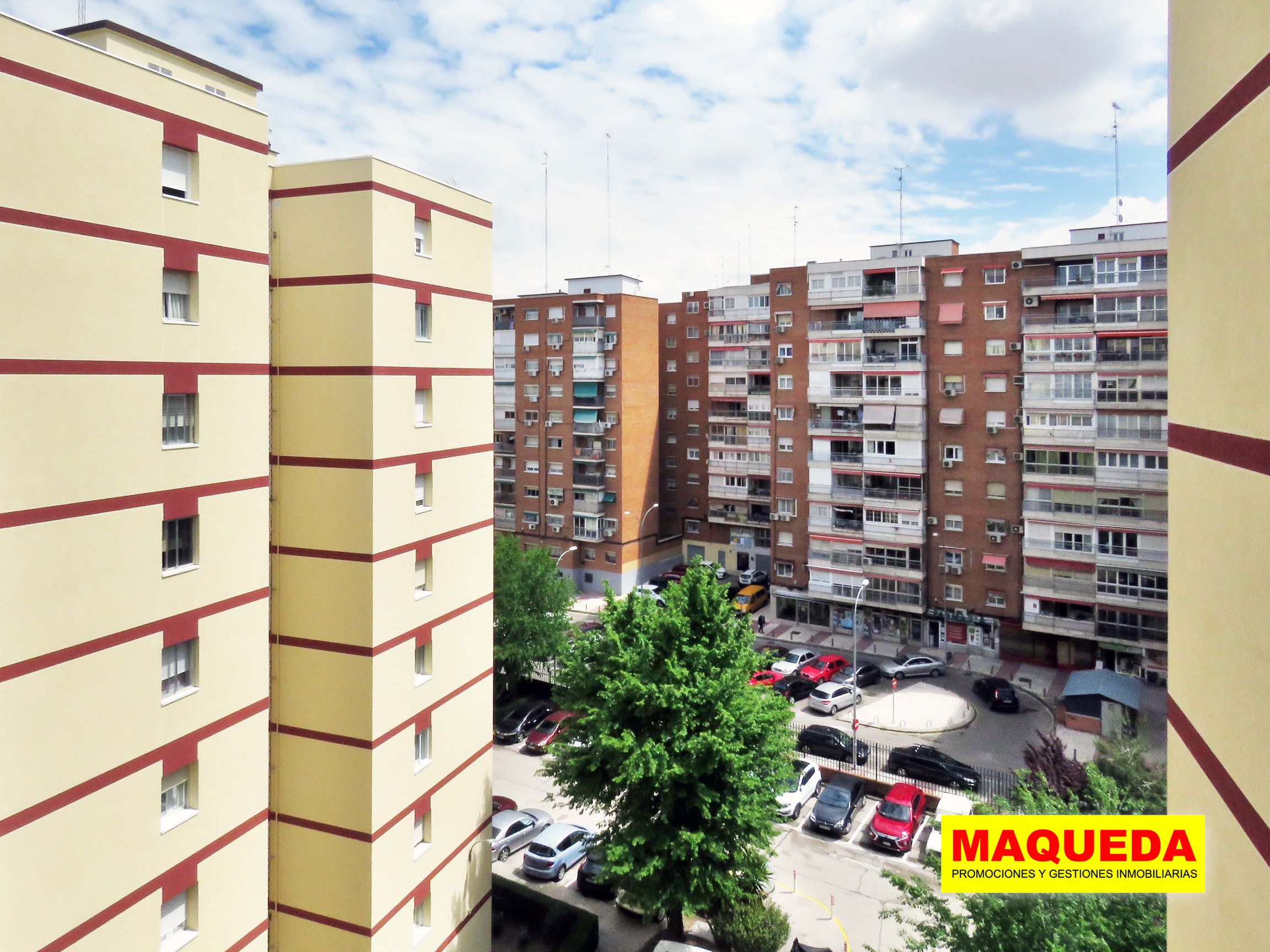 Vistas desde la terraza con edificios al fondo