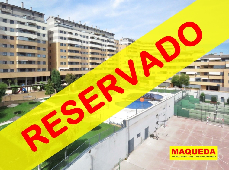 Interior de la Urbanización Fuente Hermosa Golf en Alcorcón con etiqueta de RESERVADO