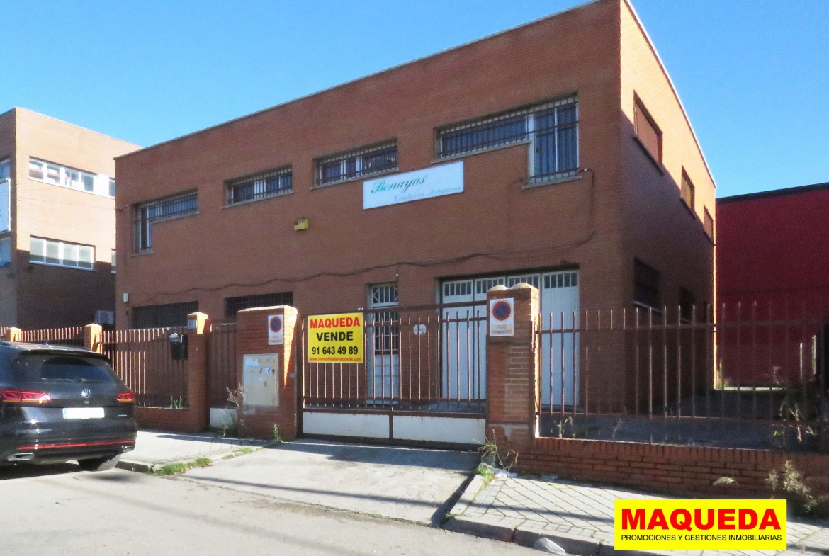 Fachada de la nave industrial en calle Electricidad de Leganés - Polígono San José de Valederas en Alcorcón