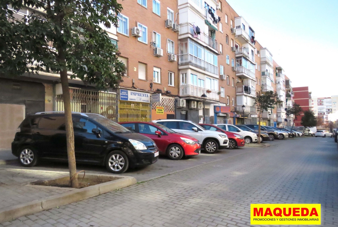 Vista alejada del local de la calle cañada de Alcorcón desde la calle Pozas