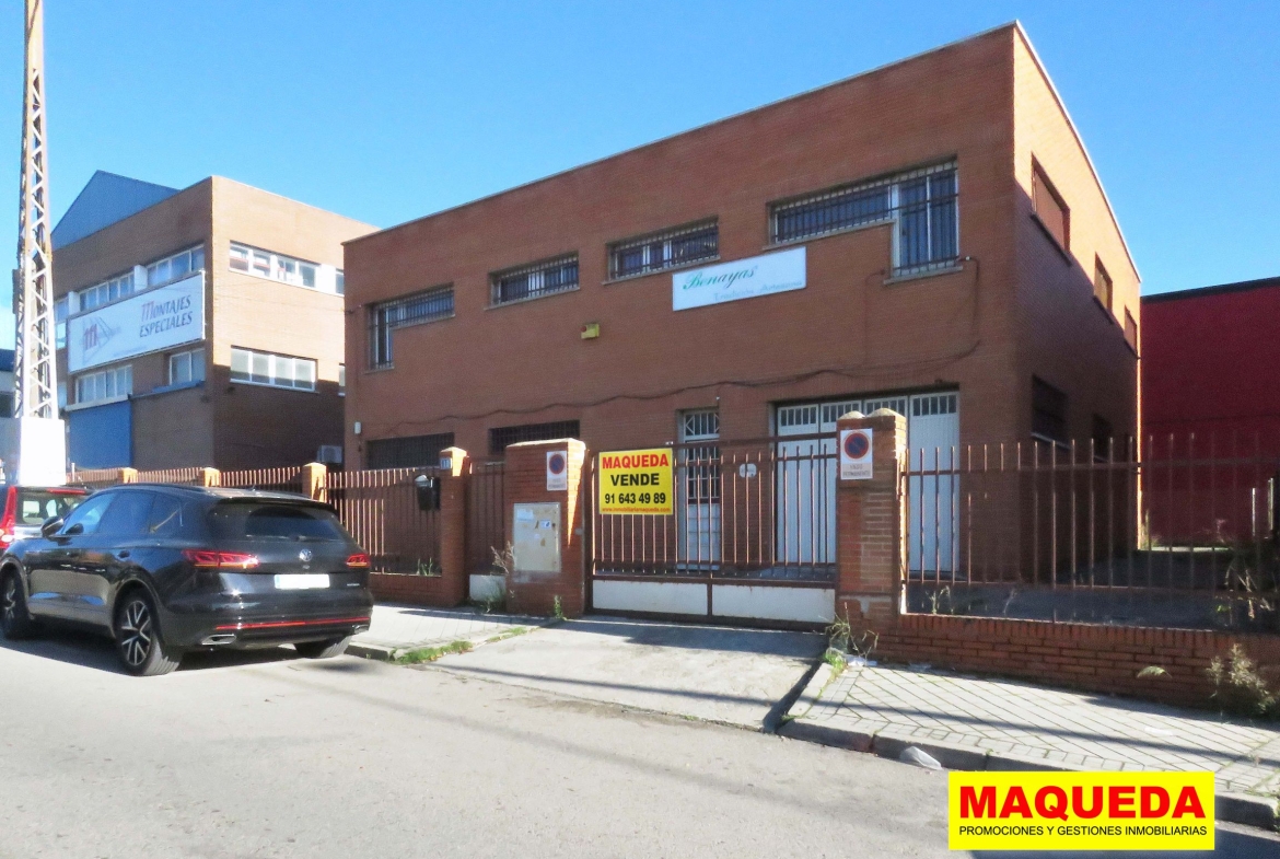 Fachada de la nave industrial en calle Electricidad de Leganés - Polígono San José de Valederas en Alcorcón